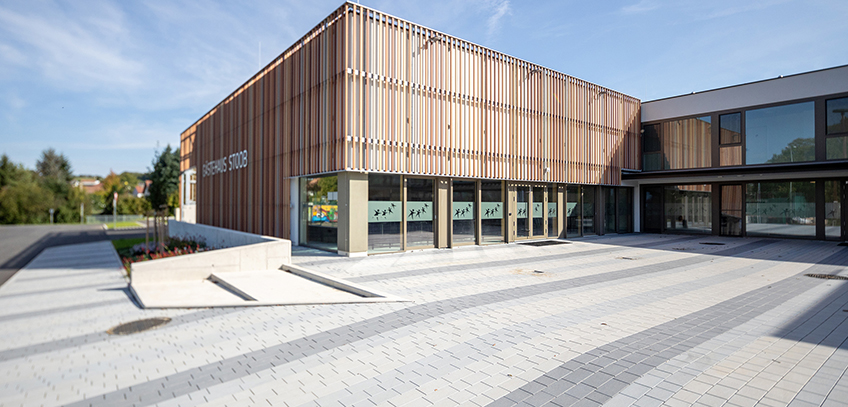 Lasselsberger und RAKO unterstützen die Fachschule für Fliese,  Keramik und Ofenbau in Stoob