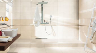 RAKO | Koupelna s imitací betonové stěrky v odstínu bílobéžové, slonové kosti a hnědošedé.