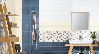 RAKO | Koupelna v kombinaci modré, bílé a světle béžové barvě. Doplněno o falešnou mozaiku a listelu.