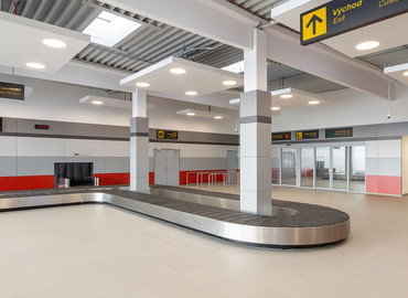 Nový terminál letiště v Českých Budějovicích pokryly obklady RAKO