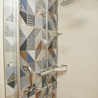 Koupelna s dlaždicemi DECO a TREND pro Janu a její dcery