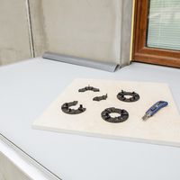 How to place the tiles on a fixed-height pedestal?