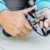 How to place the tiles on a fixed-height pedestal?