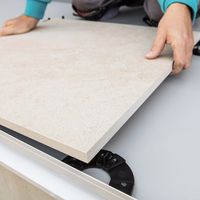 How to place the tiles on a fixed-height pedestal?