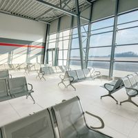 RAKO | Rekonstrukce letiště v Pardubicích s pomocí série Random ve světle šedé barvě a formátu 60 x 60 cm.