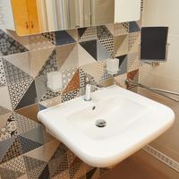 Koupelna s dlaždicemi DECO a TREND pro Janu a její dcery