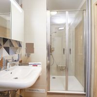 Koupelna s dlaždicemi DECO a TREND pro Janu a její dcery