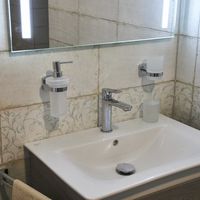 Kamil s rodinou mají koupelnu ze série Manufactura