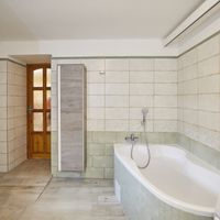 Kamil s rodinou mají koupelnu ze série Manufactura