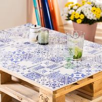 Europaletový stolek s keramickými obklady