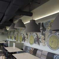 RAKO | Pro rekonstrukci podlahy v restauraci Salatnik na ukrajinském Kyjevě použity tři barevné odstíny (hnědá, tmavě-šedá a bílá) ve formátu 60 x 60 cm ze série Clay. 