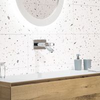 RAKO | Obkládačky v designu moderního teraca s matným saténovým povrchem ve formátu 30 x 60 cm.