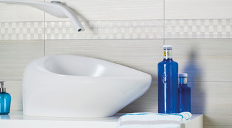 Série Charme | detail světle šedé listely s dekorem kostiček