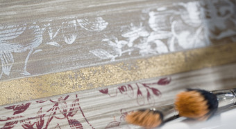 Série Charme | koupelna - detail květinového dekoru