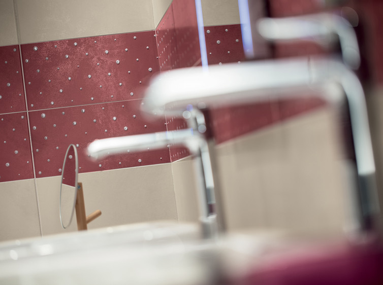 Série Blend | obklad s dekorem puntíků