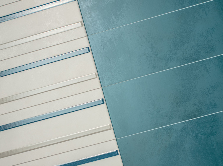 Série Blend | obklady v modré barvě a s dekorem pruhů