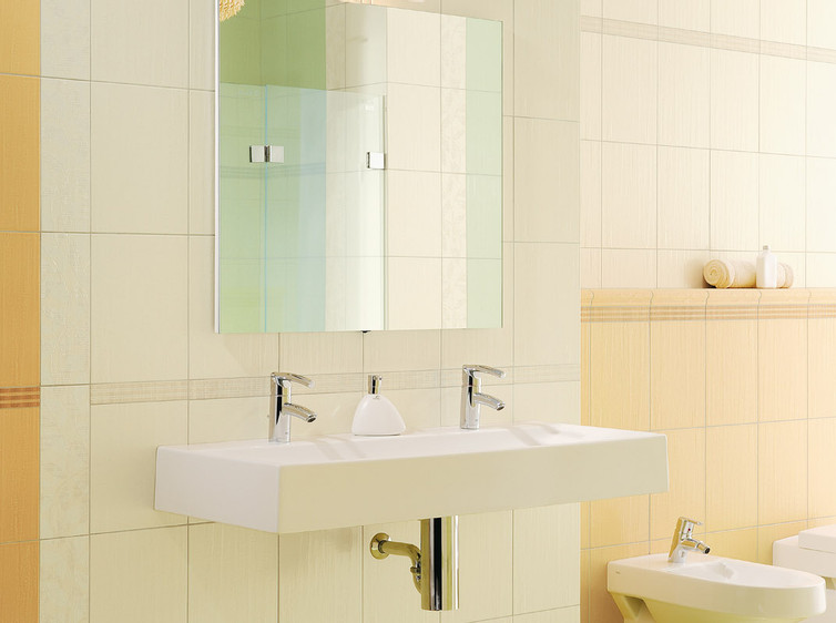 RAKO | Koupelna v kombinaci pastelových barev s imitací kůry.