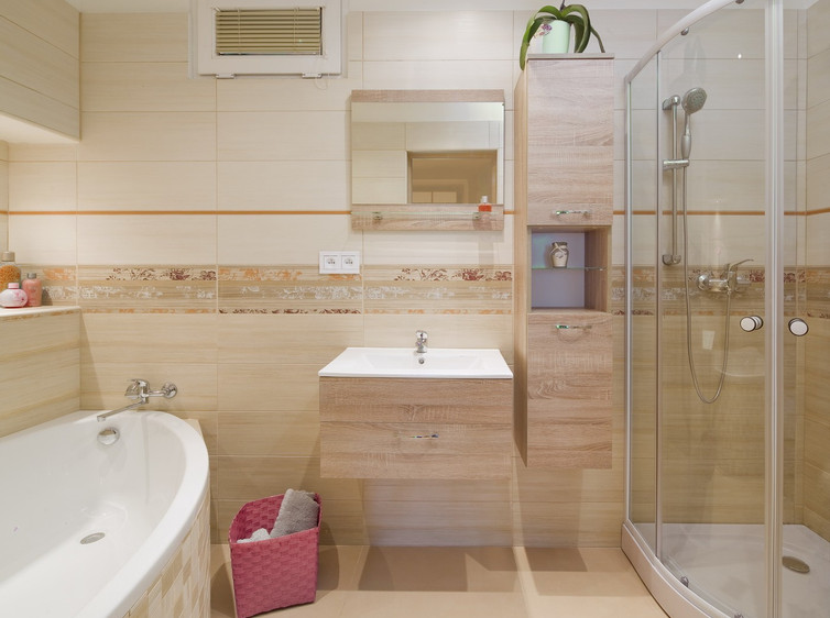 Série Charme | koupelna - imitace jemného dřeva