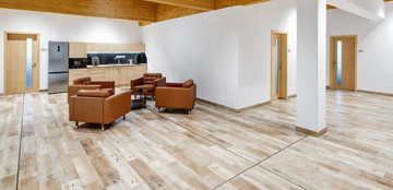 V závodě Elpro Energo se chodí jako doma: Po dlaždicích RAKO HOME 