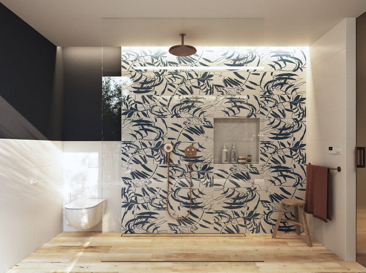RAKO | Koupelna s ratanovou strukturou v barvě slonové kosti s modrou dekorací listů.