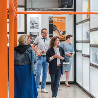 Černé obkládačky RAKO v expozici Black & Light Depo