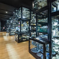 Černé obkládačky RAKO v expozici Black & Light Depo