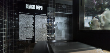 Černé obkládačky RAKO v expozici Black & Light Depo
