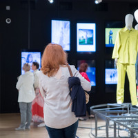 Černé obkládačky RAKO v expozici Black & Light Depo