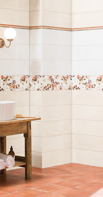 RAKO | Koupelna s lehce taženým stěrkovaným reliéfem. Květinová dekorace ve vícebarevném odstínu. 