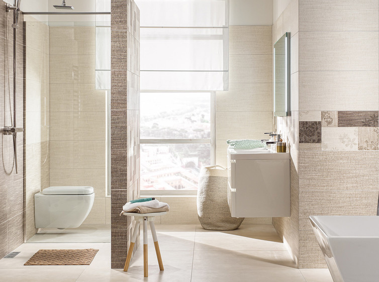 RAKO | Koupelna v béžové a hnědé barvě s reliéfní strukturou a designem tkaniny. Dekor typu patchwork.