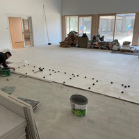 Lasselsberger und RAKO unterstützen die Fachschule für Fliese,  Keramik und Ofenbau in Stoob