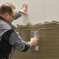 Jak zajistit maximální přídržnost keramických obkladů?