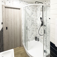 Proměna koupelny v panelovém domě: Moderní design se sérií Compila