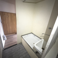 Proměna koupelny v panelovém domě: Moderní design se sérií Compila