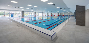 Svitavy mají nový bazén: moderní, hravý s wellness zážitky